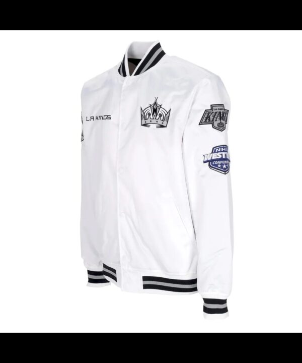 https://www.jacketsmasters.com/product/las-vegas-raiders-home-game-silver-jacket/