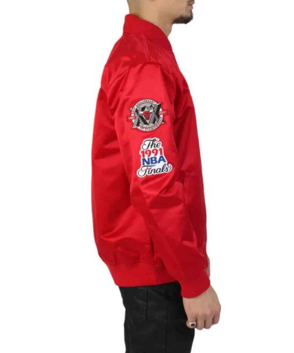 Chicago Bulls Vintage Logo Red Lightweight Satin Jacket